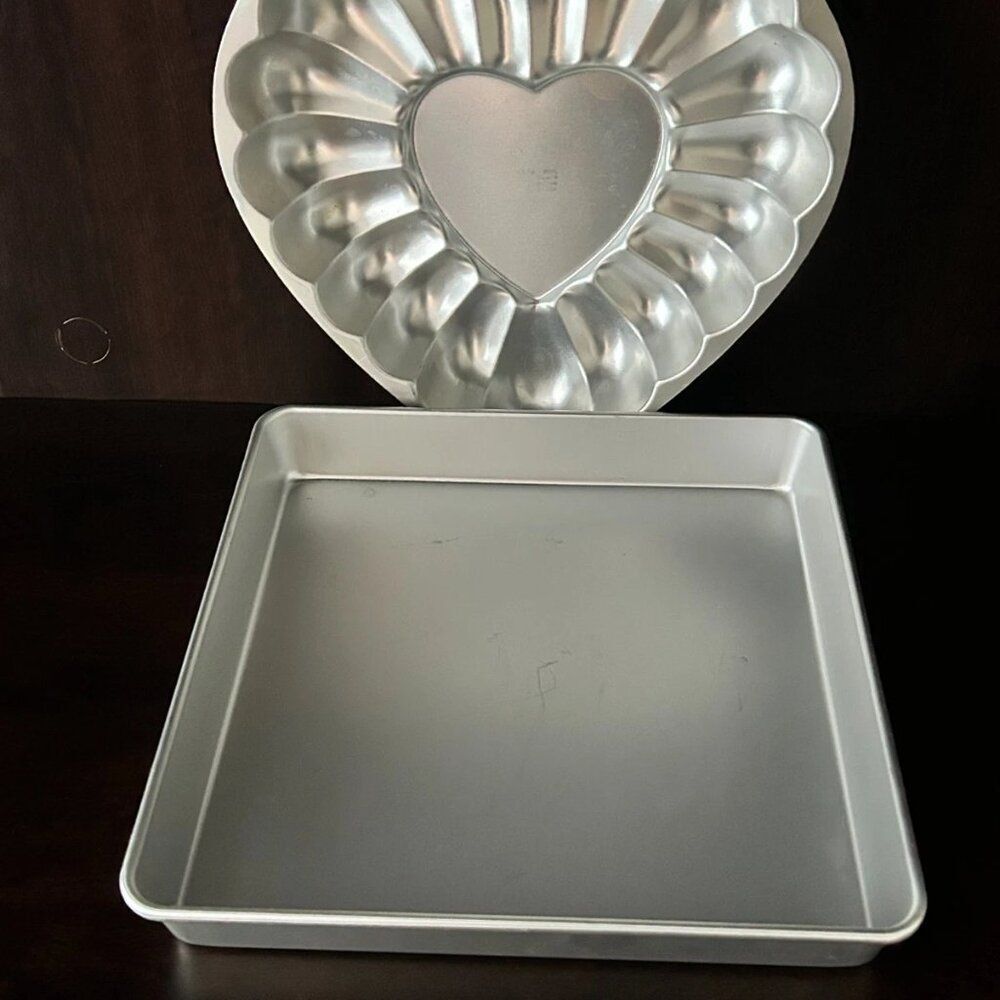 Wilton Baking Pans – Heart & Square Set